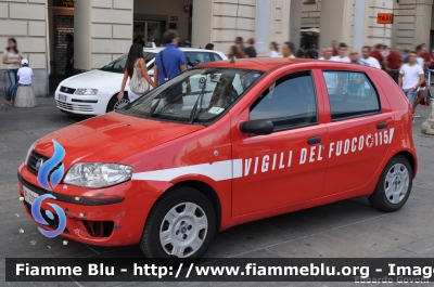 Fiat Punto III serie
Vigili del Fuoco
VF 22919

Parole chiave: Fiat Punto_IIIserie VF22919 Raduno_ANVVF_2011