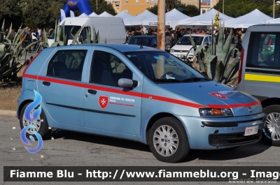 Fiat Punto II serie
Sovrano Militare Ordine di Malta
Corpo Italiano di Soccorso (CISOM)
SMOM 183
Parole chiave: Fiat Punto_IIserie SMOM183 Festa_Folgore_2011