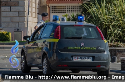 Fiat Grande Punto
Guardia di Finanza
GdiF 958 BH
Parole chiave: Fiat Grande_Punto GdiF958BH
