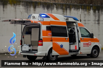 Volkswagen Transporter T5
Croce Bianca Bolzano
Weisses Kreuz Bozen
Allestita Ambulanz Mobile - Hornis Blue
WK 413 - 668
PC ZS 0HE
Parole chiave: Volkswagen Transporter_T5 PCZS0HE Ambulanza Civil_Protect_2016