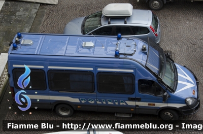 Iveco Daily IV serie 
Polizia di Stato
Reparto Mobile
POLIZIA H1572
Parole chiave: Iveco Daily_IVserie POLIZIAH1572