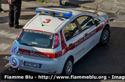Fiat Punto VI serie
3-Polizia Municipale Pisa
Nucleo Centro Storico
POLIZIA LOCALE YA 393 AH
Parole chiave: Fiat Punto_VIserie POLIZIALOCALEYA393AH