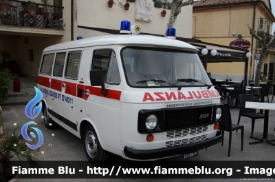 Fiat 238 E
Pubblica Assistenza Chiesina Uzzanese (PT)
Allestita Maf
*Veicolo storico*
Parole chiave: Fiat 238_E Ambulanza