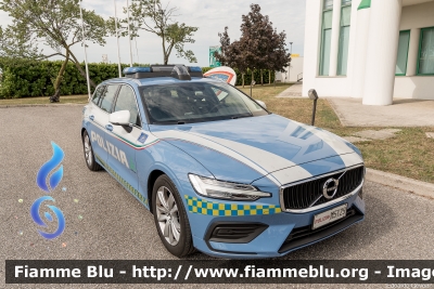 Volvo V60 II serie
Polizia di Stato
Polizia Stradale in servizio sulla rete autostradale di Autovie Venete
allestito Focaccia
POLIZIA M5129
Parole chiave: Volvo V60_IIserie POLIZIAM5129