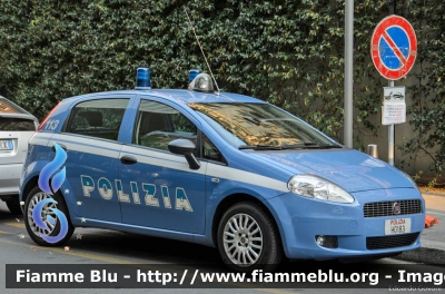 Fiat Grande Punto
Polizia di Stato
POLIZIA H1083
Parole chiave: Fiat Grande_Punto POLIZIAH1083 Festa_Polizia_2017
