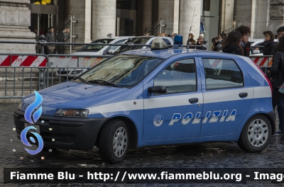 Fiat Punto II serie
Polizia di Stato
POLIZIA E9046
Parole chiave: Fiat Punto_IIserie POLIZIAE9046