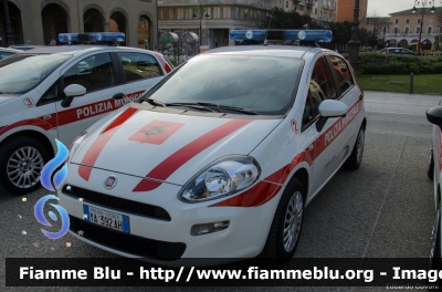 Fiat Punto VI serie
2 - Polizia Municipale Pisa
Nucleo Centro Storico
Allestita Ciabilli
POLIZIA LOCALE YA 392 AH
Parole chiave: Fiat Punto_VIserie POLIZIALOCALEYA392AH