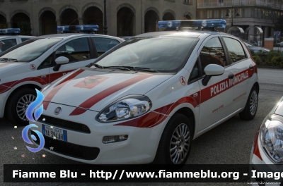 Fiat Punto VI serie
4 - Polizia Municipale Pisa
Nucleo Centro Storico
Allestita Ciabilli
POLIZIA LOCALE YA 394 AH
Parole chiave: Fiat Punto_VIserie POLIZIALOCALEYA394AH