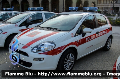 Fiat Punto VI serie
5 - Polizia Municipale Pisa
Nucleo Centro Storico
Allestita Ciabilli
POLIZIA LOCALE YA 395 AH
Parole chiave: Fiat Punto_VIserie POLIZIALOCALEYA395AH