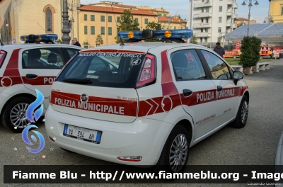 Fiat Punto VI serie
4 - Polizia Municipale Pisa
Nucleo Centro Storico
Allestita Ciabilli
POLIZIA LOCALE YA 394 AH
Parole chiave: Fiat Punto_VIserie POLIZIALOCALEYA394AH