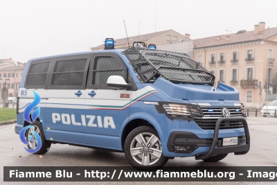 Volkswagen T6.1 Multivan
Polizia di Stato
2° Reparto Mobile - Padova
Allestito Focaccia
POLIZIA M7502
Parole chiave: Volkswagen T6.1_Multivan POLIZIAM7502