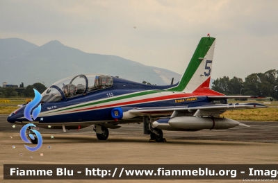Aermacchi MB339PAN
Aeronautica Militare Italiana
313° Gruppo Addestramento Acrobatico
Stagione esibizioni 2017
Pony 5
Parole chiave: Aermacchi MB339PAN Pisa_AirShow_2017