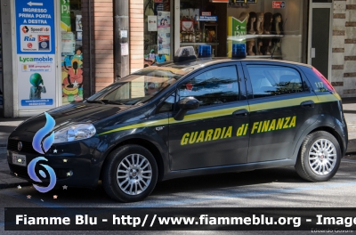 Fiat Grande Punto
Guardia di Finanza
GdiF 942 BH
Parole chiave: Fiat Grande_Punto GdiF942BH