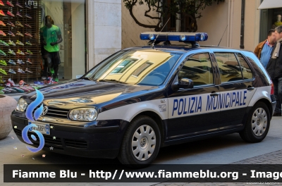 Volkswagen Golf IV serie
Polizia Locale Padova
Parole chiave: Volkswagen Golf_IVserie