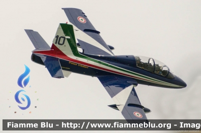 Aermacchi MB339PAN
Aeronautica Militare Italiana
313° Gruppo Addestramento Acrobatico
Stagione esibizioni 2017
Pony 10
Parole chiave: Aermacchi MB339PAN Pisa_AirShow_2017