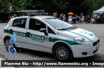 Fiat Grande Punto
Polizia Locale
Comune di Milano
211
Parole chiave: Fiat Grande_Punto