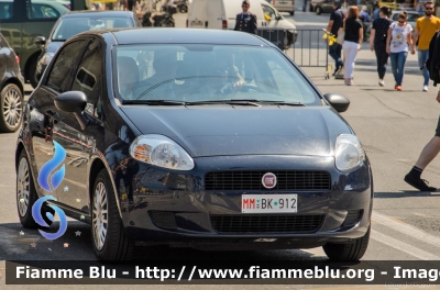 Fiat Grande Punto
Marina Militare Italiana
MM BK 912
Parole chiave: Fiat Grande_Punto MMBK912