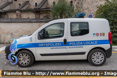 Fiat Qubo
Polizia Locale Alta Pusteria (BZ)
Ortspolizei Hochpustertal
Codice Automezzo: 2
POLIZIA LOCALE YA 271 AD
Parole chiave: Fiat Qubo POLIZIALOCALEYA271AD