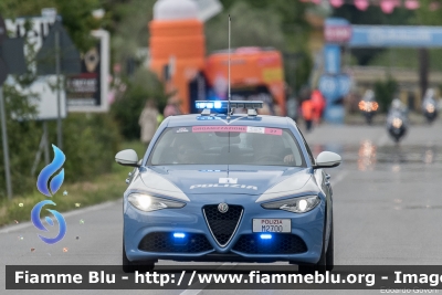 Alfa-Romeo Nuova Giulia Q4
Polizia di Stato
Polizia Stradale
in scorta al Giro d'Italia 2019
POLIZIA M2700
Parole chiave: Alfa-Romeo Nuova_Giulia_Q4 POLIZIAM2700