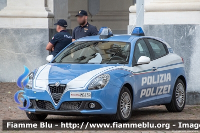 Polizia di Stato
Questura di Bolzano
Allestimento NCT Nuova Carrozzeria Torinese
POLIZIA M6139
Parole chiave: Alfa-Romeo Nuova_Giulietta_restyle POLIZIAM6139