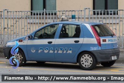Fiat Punto II serie
Polizia di Stato
Polizia Ferroviaria
Con logo 110° anniversario di specialità
POLIZIA E6118
Parole chiave: Fiat Punto_IIserie POLIZIAE6118