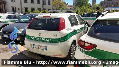 Fiat Punto VI serie
Polizia Locale
Comune di Milano
Allestimento Focaccia
Numero Automezzo: 1004
POLIZIA LOCALE YA 661 AB
Parole chiave: Fiat Punto_VIserie POLIZIALOCALEYA661AB