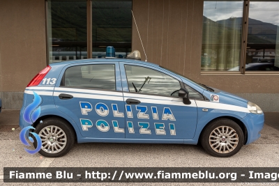 Fiat Grande Punto
Polizia di Stato
Questura di Bolzano
Polizia Ferroviaria
Autoveicolo con loghi del 110° anniversario della specialità
POLIZIA H0090
Parole chiave: Fiat Grande_Punto POLIZIAH0090