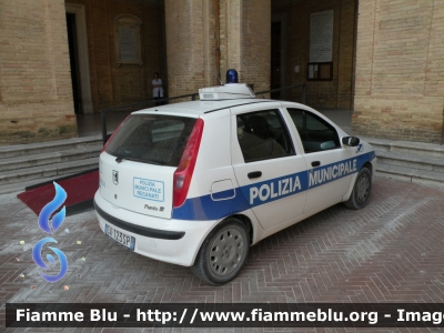 Fiat Punto II serie
Polizia Municipale 
Recanati (MC)
Parole chiave: Fiat_Punto_IIserie PM_Recanati