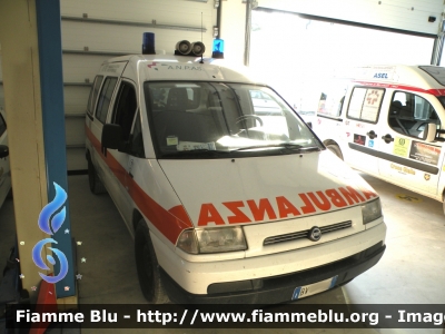 Fiat Scudo I serie
PA Croce Gialla Recanati (MC)
Allestita Bollanti
Ambulanza 
- 3 -
Parole chiave: Fiat Scudo_Iserie Ambulanza