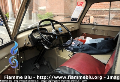 Fiat 1100 T
CRI Comitato Locale Castellamonte (TO)
interno cabina guida
Parole chiave: Fiat 1100T CRI12053 CRI_Castellamonte Ambulanza