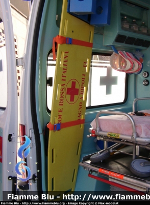 Fiat Ducato II Serie Neonatale
Interno allestito per il servizio Medicalizzato, particolare della spinale
Parole chiave: Fiat_Ducato_II  Ambulanza Croce_Rossa Orion Neonatale