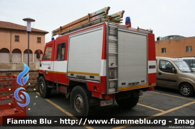 Iveco VM90
Vigili del Fuoco
Comando Provinciale di Roma
Polisoccorso allestimento Baribbi
VF 16202
Parole chiave: Iveco VM90 VF16202