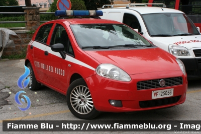 Fiat Grande Punto
Vigili del Fuoco
Comando Provinciale di Roma
VF 25058
Parole chiave: Fiat Grande_Punto VF25058