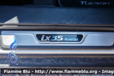 Hyundai iX35 Fuel Cell
Carabinieri
Autovettura a Idrogeno
in servizio sulla A22 del Brennero
donata da Autostrada del Brennero S.p.A.
CC DR 326
Parole chiave: Hyundai iX35_Fuel_Cell CCDR326