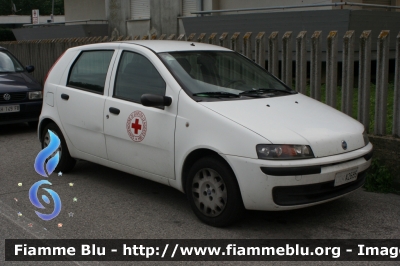 Fiat Punto II serie
Croce Rossa Italiana
Comitato Locale di Alba Adriatica (TE)
CRI A2685
Parole chiave: Fiat Punto_II_serie CRIA2685