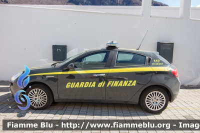Alfa-Romeo Nuova Giulietta
Guardia di Finanza
Allestita NCT Nuova Carrozzeria Torinese
Decorazione Grafica Artlantis
GdiF 454 BK
Parole chiave: Alfa-Romeo Nuova_Giulietta GDIF454BK civil_protect_2018
