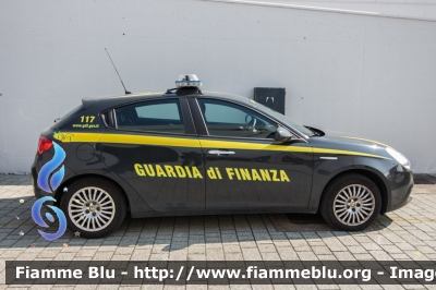 Alfa-Romeo Nuova Giulietta
Guardia di Finanza
Allestita NCT Nuova Carrozzeria Torinese
Decorazione Grafica Artlantis
GdiF 454 BK
Parole chiave: Alfa-Romeo Nuova_Giulietta GDIF454BK civil_protect_2018