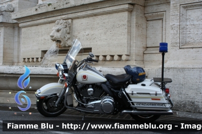 Harley Davidson Road King Police
Status Civitatis Vaticanae - Città del Vaticano
Gendarmeria
SCV 0177
Parole chiave: Harley_Davidson Road_King_Police SCV0177