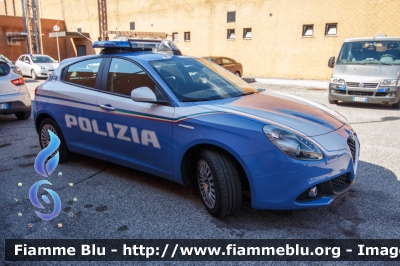 Alfa-Romeo Nuova Giulietta restyle
Polizia di Stato
Allestita NCT Nuova Carrozeria Torinese
POLIZIA M1459
Parole chiave: Alfa-Romeo Nuova_Giulietta_restyle POLIZIAM1459
