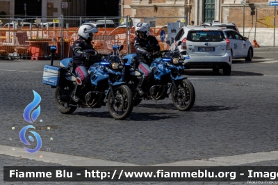 BMW F 700 GS
Polizia di Stato
Squadra Volante
Questura di Roma
POLIZIA G2448
POLIZIA G2454
Parole chiave: BMW F_700_GS poliziaG2448 G2454