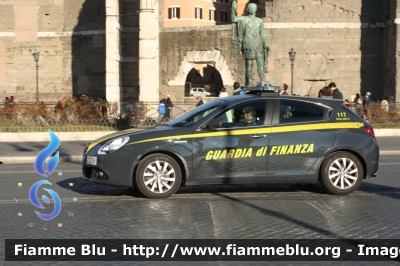 Alfa Romeo Nuova Giulietta
Guardia di Finanza
Allestita NCT Nuova Carrozzeria Torinese
Decorazione Grafica Artlantis
GdiF 024 BK
Parole chiave: Alfa_Romeo Nuova_Giulietta GdiF024BK