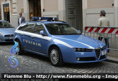 Alfa Romeo 159 Sportwagon Q4
Polizia di Stato
Polizia Stradale
Polizia F9313
Parole chiave: alfa_romeo 159_sportwagon_q4 poliziaf9313