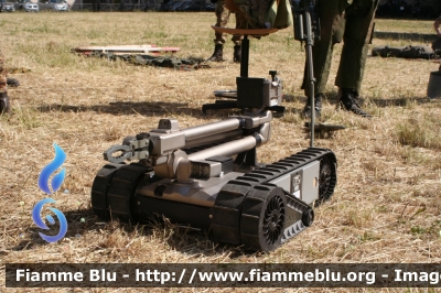 Robot per Disinnesco Ordigni Esplosivi
Esercito Italiano
Artificieri dell'Esercito
Parole chiave: Robot per Disinnesco Ordigni Esplosivi