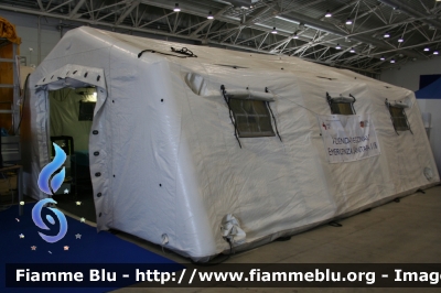 Tenda PMA
ARES 118 - Regione Lazio
Azienda Regionale Emergenza Sanitaria
in esposizione a
Emergency Expo 2015
Parole chiave: Tenda PMA