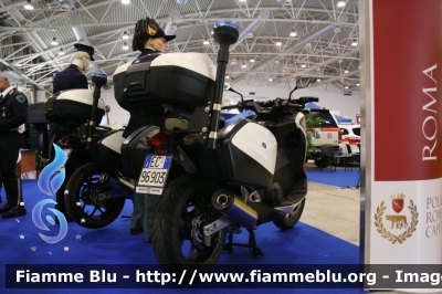 Honda Integra 750
Polizia Roma Capitale
in esposizione a
Emergency Expo 2015
Parole chiave: Honda Integra_750 emergency_expo_2015