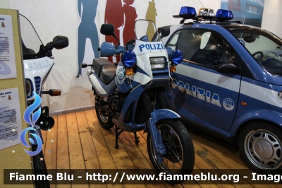 Moto Guzzi NTX 750
Polizia di Stato
Esemplare esposto presso il Museo delle auto della Polizia di Stato
Parole chiave: Moto_Guzzi NTX_750