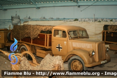 Opel Blitz
Museo Piana delle Orme
Wehrmacht
WH 179427
Parole chiave: Opel Blitz WH179427