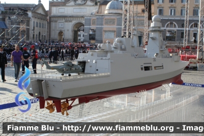 Nave F593 " Carabiniere "
Marina Militare Italiana
Modello Ufficiale da Esposizione
Parole chiave: Nave F593_Carabiniere