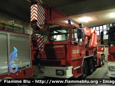 Ormig
Vigili del Fuoco
Corpo Permanente di Aosta
AutoGru da 40 ton
VF 12093
Parole chiave: Ormig VF12093
