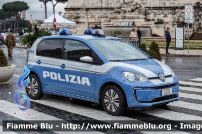 Volkswagen e-up!
Polizia di Stato
Lotto di 4 esemplari in dotazione alla
Questura di Roma
POLIZIA E8317
Parole chiave: Volkswagen e-up! POLIZIAE8317